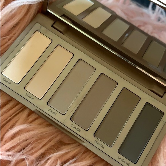 Urban Decay NAKED2 BASICS PALETTE - Picture 2 of 4